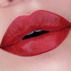Clinique “Pop Lip Shadow” in Crimson Pop